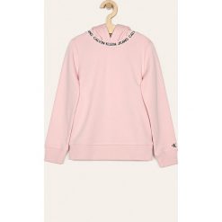 Calvin Klein Jeans - Bluza dziecięca 116-176 cm. Różowe bluzy dziewczęce z bawełny. Za 299,90 zł.