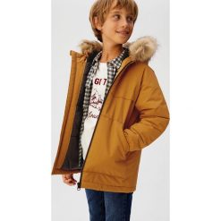 Mango Kids - Kurtka dziecięca Palm 110-164 cm. Kurtki chłopięce Mango Kids, bez wzorów, z poliesteru, krótkie, z kapturem. Za 199,90 zł.