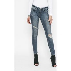 Guess Jeans - Jeansy Jegging. Niebieskie jeansy damskie skinny marki Guess Jeans, z aplikacjami, z elastanu, z obniżonym stanem. W wyprzedaży za 299,90 zł.