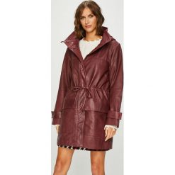 Pepe Jeans - Płaszcz skórzany. Brązowe kurtki damskie Pepe Jeans, s, bez wzorów, z poliesteru, długie. W wyprzedaży za 1149,00 zł.
