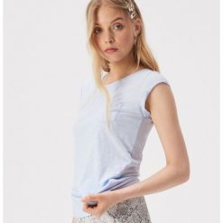 Gładki t-shirt z kieszonką - Niebieski. Niebieskie t-shirty damskie Sinsay, s, bez wzorów, bez kołnierzyka. Za 14,99 zł.