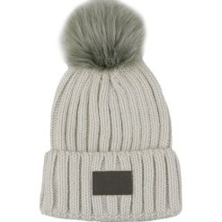 Under Armour Snowcrest Pom Beanie 1299905-794. Brązowe czapki damskie Under Armour, bez wzorów, z poliesteru. W wyprzedaży za 99,99 zł.