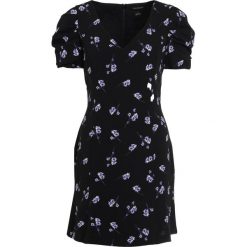 Club Monaco LENORIA Sukienka koktajlowa black. Czarne sukienki damskie marki Club Monaco, bez wzorów, z elastanu, wizytowe, bez kołnierzyka, bez rękawów. W wyprzedaży za 371,60 zł.