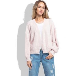 Pudrowy Krótki Sweter bez Zapięcia z Grubszym Splotem. Różowe piżamy damskie Molly.pl, uniwersalny, bez wzorów, ze splotem, eleganckie, z długim rękawem, długie, bez kaptura. Za 109,90 zł.