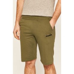 Diadora - Szorty. Zielone spodenki sportowe męskie Diadora, s, z nadrukiem, z bawełny, sportowe. Za 99,90 zł.