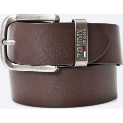 Tommy Jeans - Pasek skórzany. Pomarańczowe paski męskie Tommy Jeans, w paski, z jeansu. W wyprzedaży za 159,90 zł.