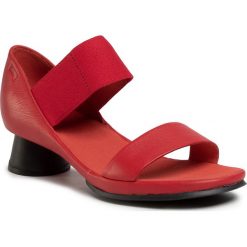 Sandały CAMPER - Alright Sandal K200770-011 Red. Czerwone klapki damskie Camper, bez wzorów, ze skóry, bez obcasa, na obcasie. W wyprzedaży za 419,00 zł.