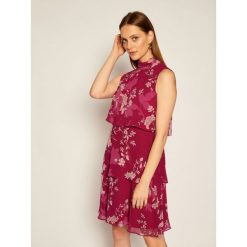 Sukienka koktajlowa DKNY DD0EI446. Różowe sukienki damskie DKNY, bez wzorów, wizytowe, bez kołnierzyka, bez rękawów. Za 669,00 zł.