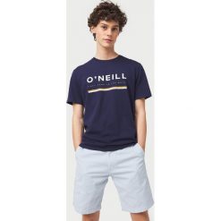 O'Neill Arrowhead Koszulka Niebieski. Niebieskie podkoszulki męskie O'Neill, m, z nadrukiem, z bawełny, bez kołnierzyka, krótkie. Za 119,95 zł.