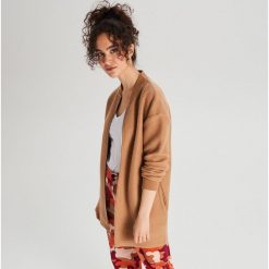 Długa bluza - Beżowy. Brązowe bluzy damskie Cropp, s, bez wzorów, z długim rękawem, długie, bez kaptura. W wyprzedaży za 39,99 zł.
