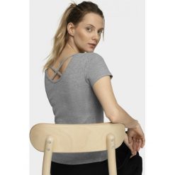 T-shirt damski TSD621 - chłodny jasny szary melanż - Outhorn. Szare koszulki damskie Outhorn, w paski, z dzianiny, z dekoltem na plecach. Za 39,99 zł.