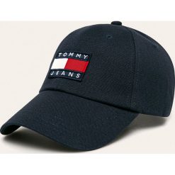 Tommy Jeans - Czapka. Czerwone czapki męskie Tommy Jeans, bez wzorów, z bawełny. W wyprzedaży za 129,90 zł.