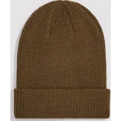 Prążkowana czapka beanie - Khaki. Brązowe czapki damskie Sinsay, bez wzorów, prążkowane. W wyprzedaży za 4,99 zł.