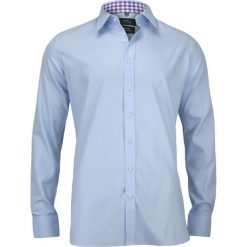 Stylowa, Taliowana Koszula Męska, 100% BAWEŁNA, Ozdobny Kołnierzyk, Jasny Niebieski KSDWCHIAOM3B03C. Niebieskie koszule męskie Chiao, m, bez wzorów, z bawełny, eleganckie, bez kołnierzyka, z długim rękawem. W wyprzedaży za 59,00 zł.