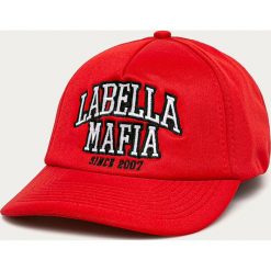 LaBellaMafia - Czapka. Czerwone czapki damskie LABELLAMAFIA, z aplikacjami, z poliesteru. Za 149,90 zł.