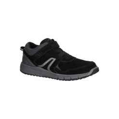 Skórzane buty męskie do szybkiego marszu HW 140 Strap w kolorze czarnym. Czarne buty sportowe męskie marki NEWFEEL, z poliesteru, bez zapięcia, trekkingowe. Za 129,99 zł.