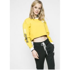 Nike Sportswear - Bluza dwustronna. Żółte bluzy damskie marki Nike Sportswear, s, z nadrukiem, z elastanu, bez rękawów, bez kaptura. W wyprzedaży za 249,90 zł.