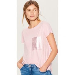 Koszulka z brokatową kieszonką - Różowy. Czerwone t-shirty damskie Mohito, l. Za 59,99 zł.