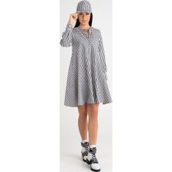 SUKIENKA ABBONO sportmax code. Sukienki damskie Sportmax Code, bez wzorów, eleganckie, bez kołnierzyka, bez rękawów. W wyprzedaży za 860,30 zł.