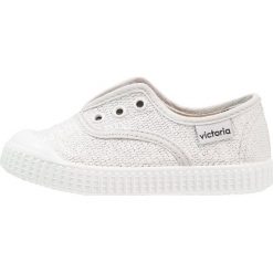 Victoria Shoes INGLESA ELÁSTICO Tenisówki i Trampki plata. Szare trampki dziewczęce marki Victoria Shoes, z materiału. Za 159,00 zł.