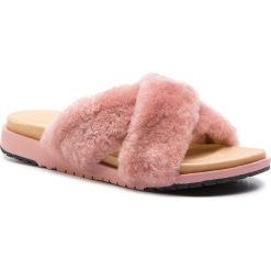 Kapcie EMU AUSTRALIA - Mareeba W11880 Dusty Pink. Różowe klapki damskie EMU Australia, bez wzorów, ze skóry, bez obcasa. W wyprzedaży za 189,00 zł.