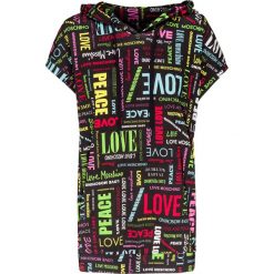 Sukienka LOVE MOSCHINO. Czarne sukienki damskie Love Moschino, z nadrukiem, z bawełny, z kapturem, z krótkim rękawem, krótkie, mini. Za 1170,00 zł.