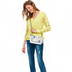BLUZA NIEROZPINANA DAMSKA GŁADKA, Z KORONKĄ. Żółte bluzy damskie Top Secret, na lato, w koronkowe wzory, z dzianiny, bez rękawów, bez kaptura. W wyprzedaży za 39,99 zł.