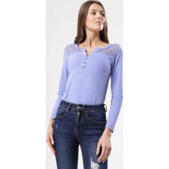 Jasnofioletowa Bluzka In Effect. Fioletowe bluzki damskie Born2be, s, z koronki. Za 34,99 zł.
