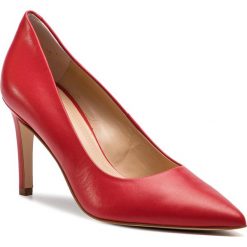 Szpilki SOLO FEMME - 75403-88-I85/000-04-00 Czerwony. Czerwone półbuty damskie Solo Femme, bez wzorów, ze skóry, bez obcasa, na obcasie, bez zapięcia. W wyprzedaży za 239,00 zł.