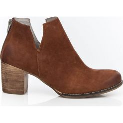 Nubukowe botki z suwakiem z tyłu - skóra naturalna - model 501 - kolor brązowy przecierany. Pomarańczowe botki damskie Zapato, na lato, z jeansu, klasyczne, przed kostkę, bez obcasa, na obcasie, bez zapięcia. Za 399,00 zł.