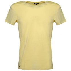 T-shirt w kolorze jasnożółtym. Żółte t-shirty męskie Pepe Jeans, Mexx, Pierre Cardin, s, bez wzorów, z bawełny, z okrągłym kołnierzem. W wyprzedaży za 67,95 zł.