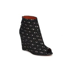 Botki Missoni VM014. Czarne botki damskie Missoni, bez obcasa, bez zapięcia. Za 1143,60 zł.