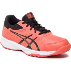Buty ASICS - Court Slide Clay Gs 1044A006 Cherry Tomato/Black 808. Pomarańczowe buty sportowe damskie Asics, bez wzorów, ze skóry ekologicznej, sportowe, tenisowe. Za 199,00 zł.