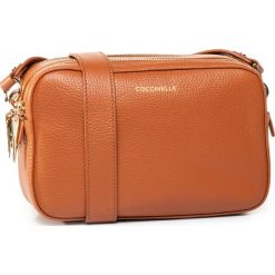 Torebka COCCINELLE - FS5 Alpha E1 FS5 15 02 01 Tan W09. Pomarańczowe listonoszki damskie Coccinelle, bez wzorów, ze skóry, bez dodatków. Za 1049,00 zł.
