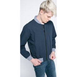 Levi's - Kurtka bomber Unisex. Czerwone bomberki damskie marki Levi's®, s, z bawełny. W wyprzedaży za 139,90 zł.
