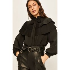 Answear - Bluzka. Czarne bluzki damskie ANSWEAR, s, bez wzorów, z poliesteru, bez kołnierzyka, z długim rękawem. Za 119,90 zł.