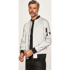 Guess Jeans - Kurtka bomber. Szare płaszcze męskie Guess Jeans, s, z aplikacjami, z elastanu, krótkie, bez kaptura. Za 739,90 zł.