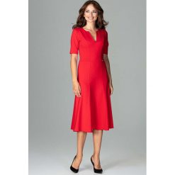 Czerwona Koktajlowa Sukienka Midi z Wycięciem V przy Dekolcie. Czerwone sukienki balowe Molly.pl, l, dekolt w kształcie v, midi, rozkloszowane. Za 159,90 zł.
