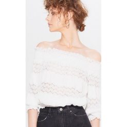Bluzka hiszpanka z koronką - Kremowy. Białe bluzki damskie Mohito, s, w koronkowe wzory, z koronki, bez kołnierzyka, bez rękawów. Za 79,99 zł.