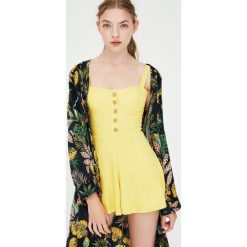 Kombinezon push-up z guzikami z przodu. Szare kombinezony damskie marki Pull&Bear. Za 82,90 zł.