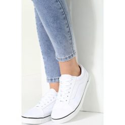 Białe Tenisówki Geometric. Białe trampki i tenisówki damskie marki vices, bez wzorów, bez zapięcia. Za 54,99 zł.