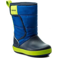 Śniegowce CROCS - Lodgepoint Snow Boot K 204660 Blue Jean/Navy. Niebieskie buty chłopięce zimowe Crocs, na rzepy. W wyprzedaży za 179,00 zł.