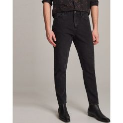 Jeansy carrot regular - Czarny. Czarne jeansy męskie Reserved, m, bez wzorów. Za 129,99 zł.