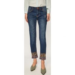 Desigual - Jeansy. Niebieskie jeansy damskie Desigual. W wyprzedaży za 359,90 zł.
