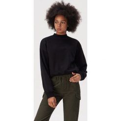 Bawełniana bluza z półgolfem - Czarny. Czarne bluzy damskie Sinsay, s, bez wzorów, z bawełny, bez rękawów, bez kaptura. Za 39,99 zł.