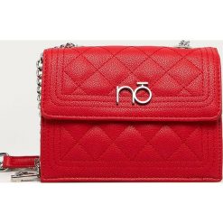 Nobo - Torebka. Czerwone listonoszki damskie Nobo, w paski, z poliesteru, na ramię, małe, pikowane, bez dodatków. W wyprzedaży za 139,90 zł.