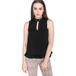 Guess Manola Top Czarny. Czarne podkoszulki damskie Guess, l, z aplikacjami, z poliesteru. Za 361,95 zł.