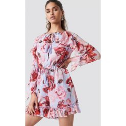 NA-KD Boho Kombinezon z rękawem z falbaną - Pink. Różowe kombinezony damskie marki NA-KD Boho, bez wzorów, boho, bez kołnierzyka, bez rękawów. Za 100,95 zł.