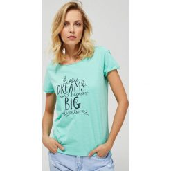 T-shirt z napisem. Zielone bluzki damskie Moodo, m, z napisami, z bawełny, klasyczne, z okrągłym kołnierzem. Za 19,99 zł.