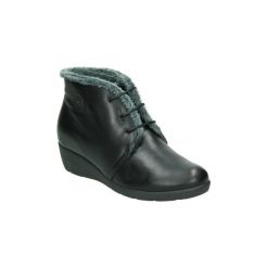 Śniegowce Tarke 6311. Czarne buty zimowe damskie marki Cropp. Za 351,56 zł.